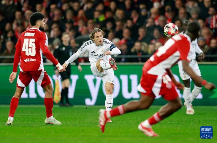 布雷斯特全队备战下轮客场对阵甘冈的比赛