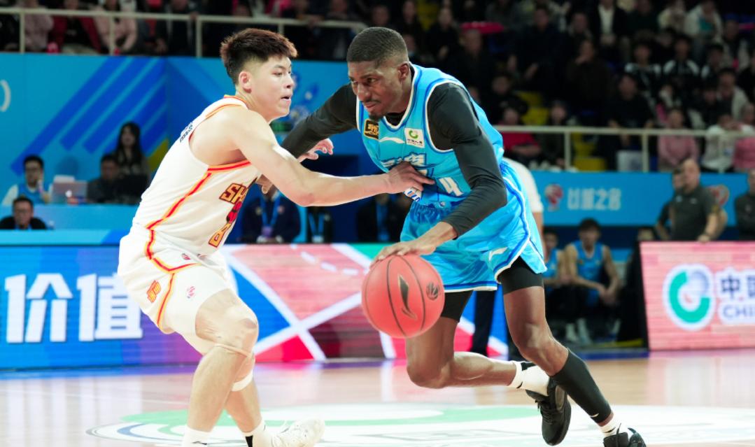 新疆男篮主场击败广东，实现逆袭