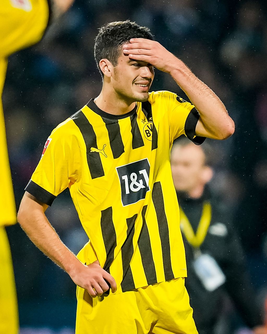 B体育登录入口-包含拜仁慕尼黑客场三球大胜，多特蒙德抢眼的词条