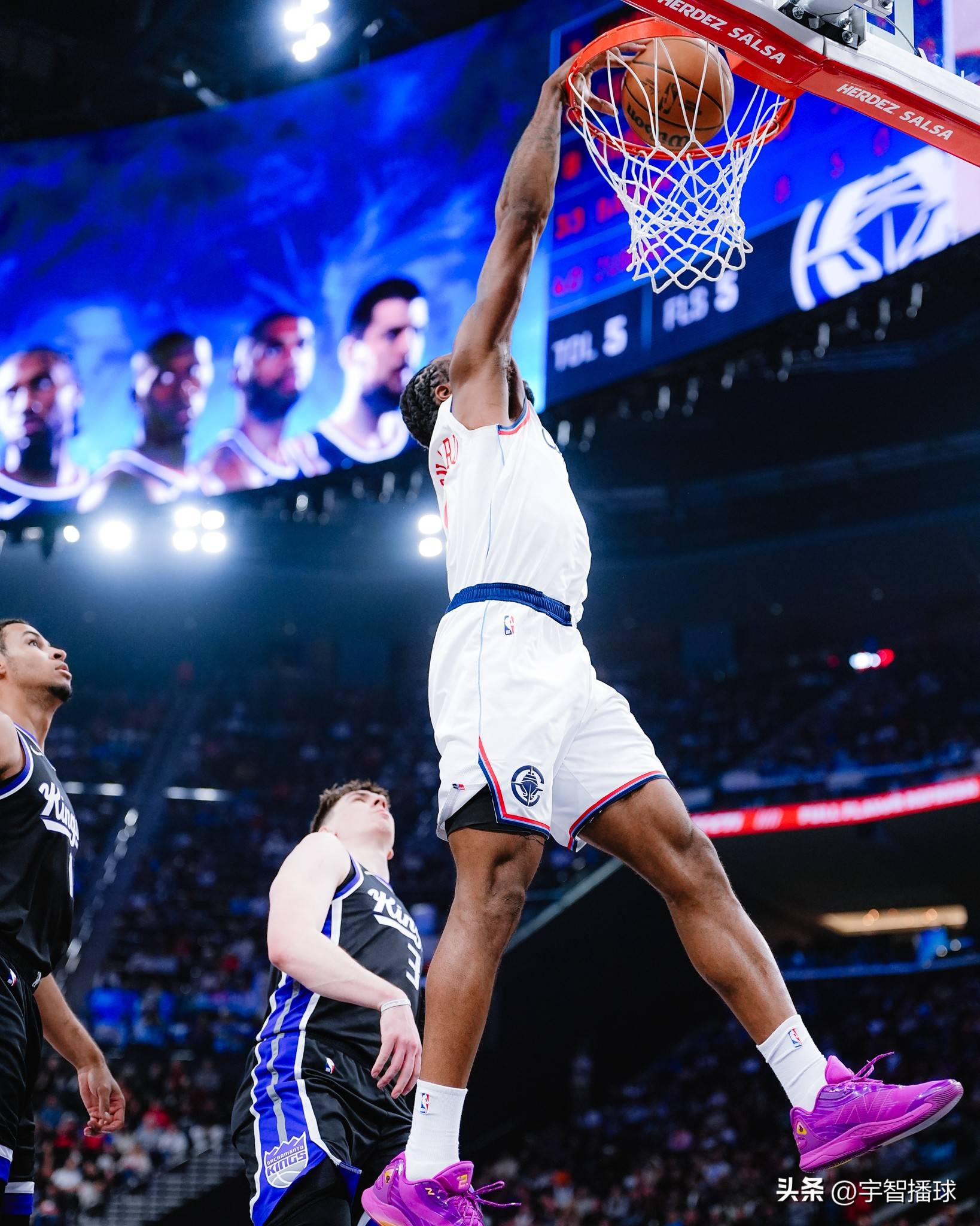 B体育入口-包含快船前锋伦纳德表现火爆有望入选全明星阵容的词条