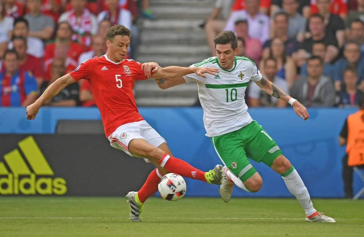 丹麦队在欧预赛比赛中击败对手，晋级次轮的简单介绍