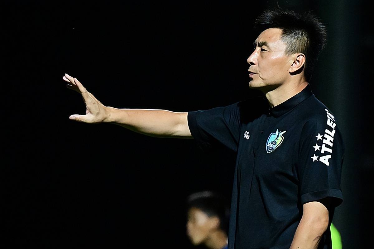 B体育亚洲官网-国内著名足球比赛引爆热度，球员备战精气神十足