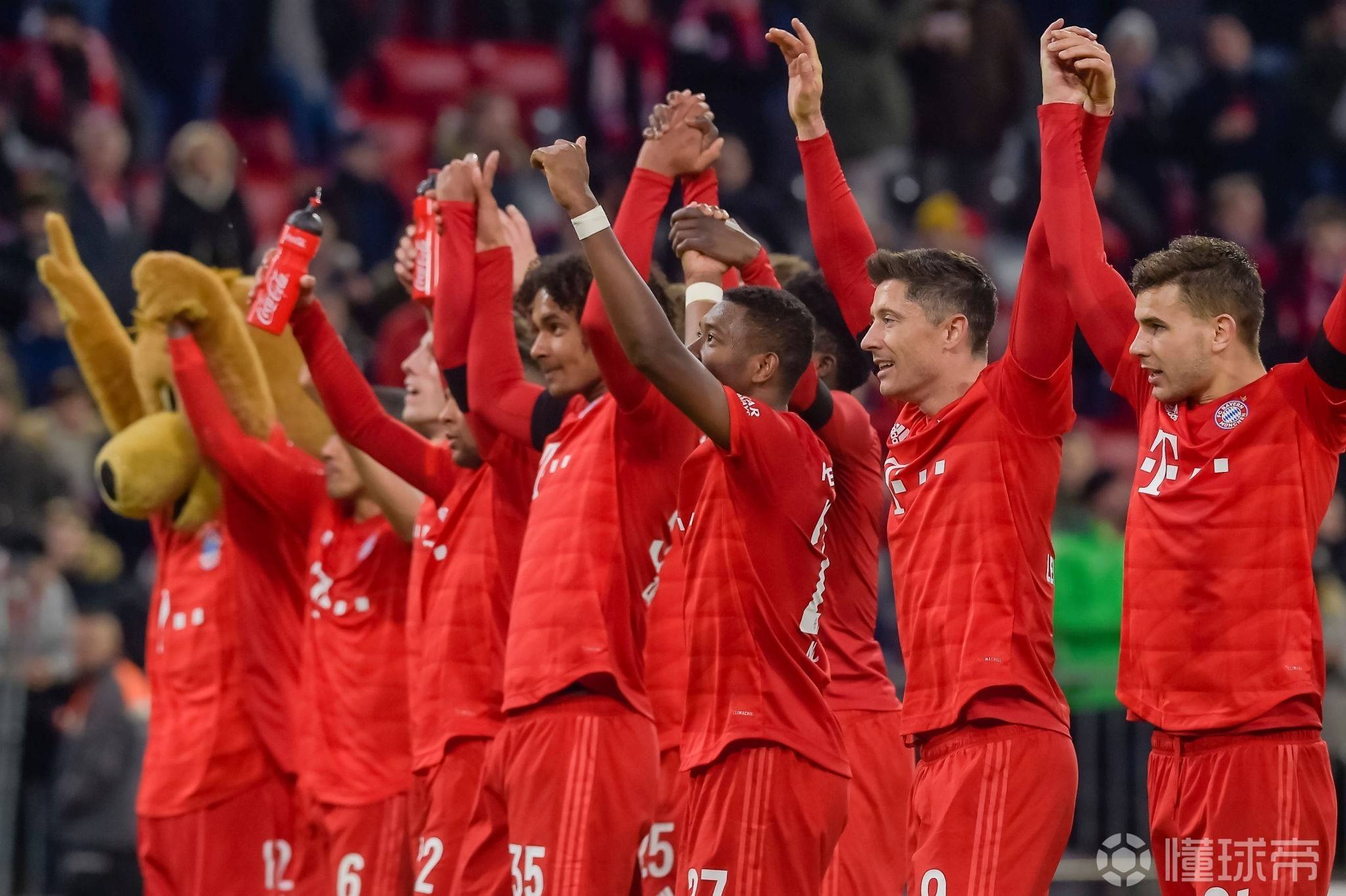 包含帕德博恩客场取胜，继续领跑积分榜的词条