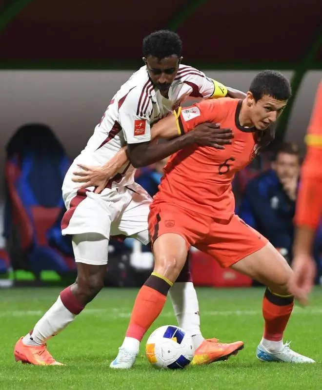 包含青年联赛半决赛战况激烈，球员表现抢眼的词条