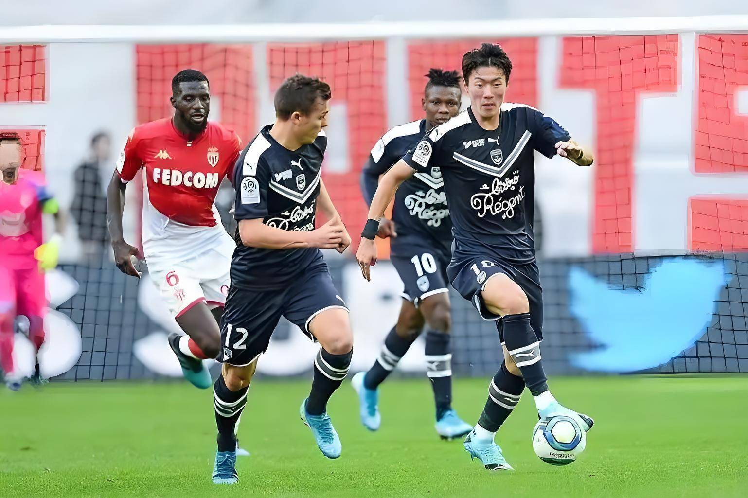 沃尔夫斯堡主场硬战斯图加特，双方握手言和握手言和的简单介绍