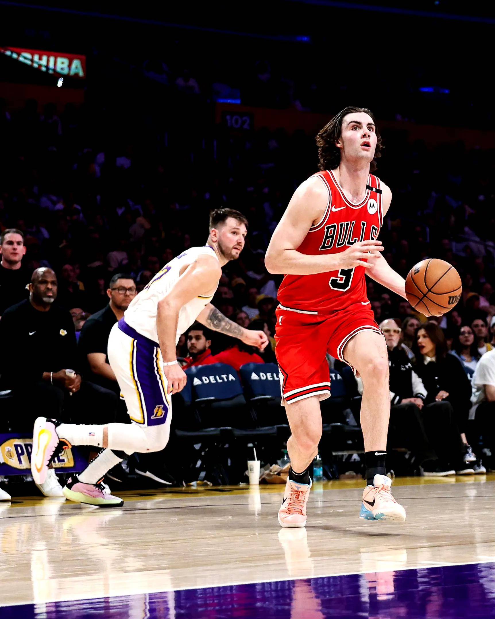 公牛主场大胜凯尔特人，领跑东部