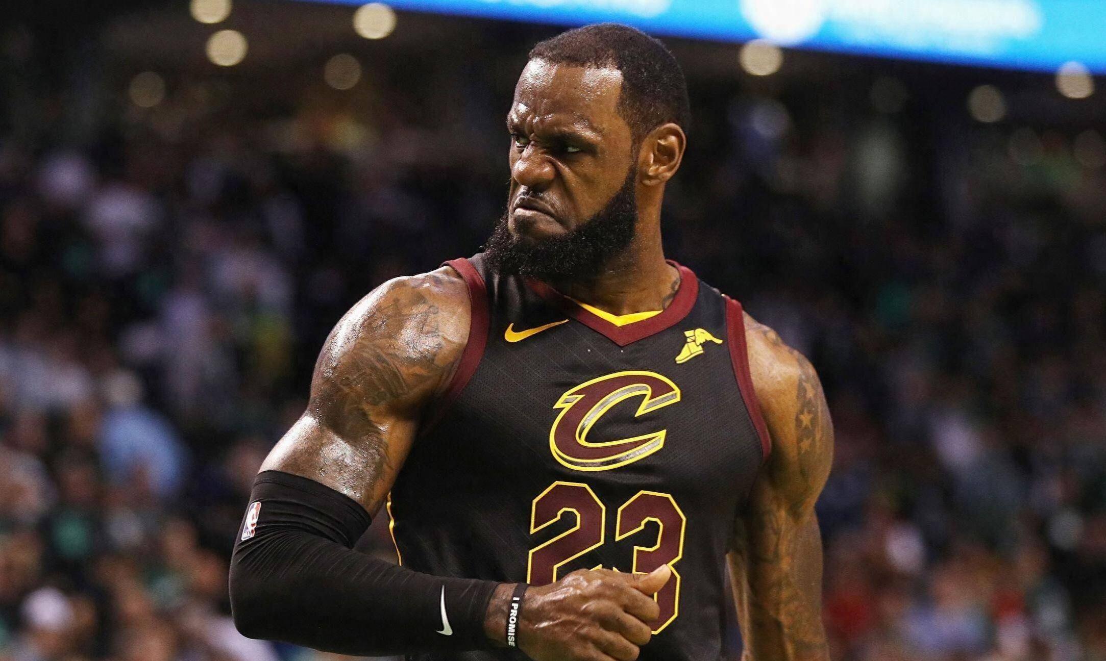 传奇巨星重返NBA赛场，重振球队雄风！