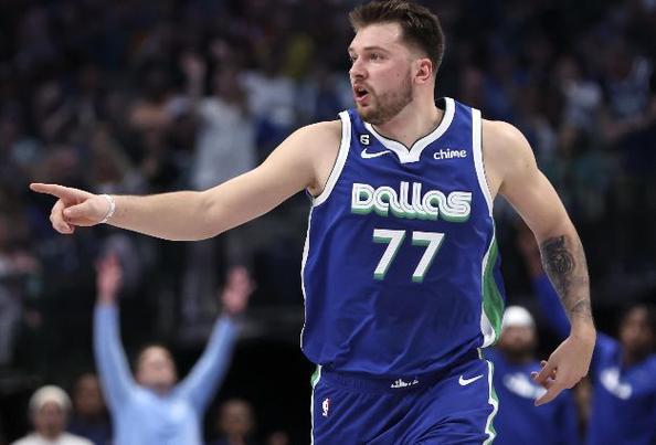 关于久未取胜的球队终于破除厄运，豪取三分的信息