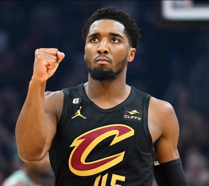 B体育新闻-爵士后卫米切尔获得比赛MVP称号