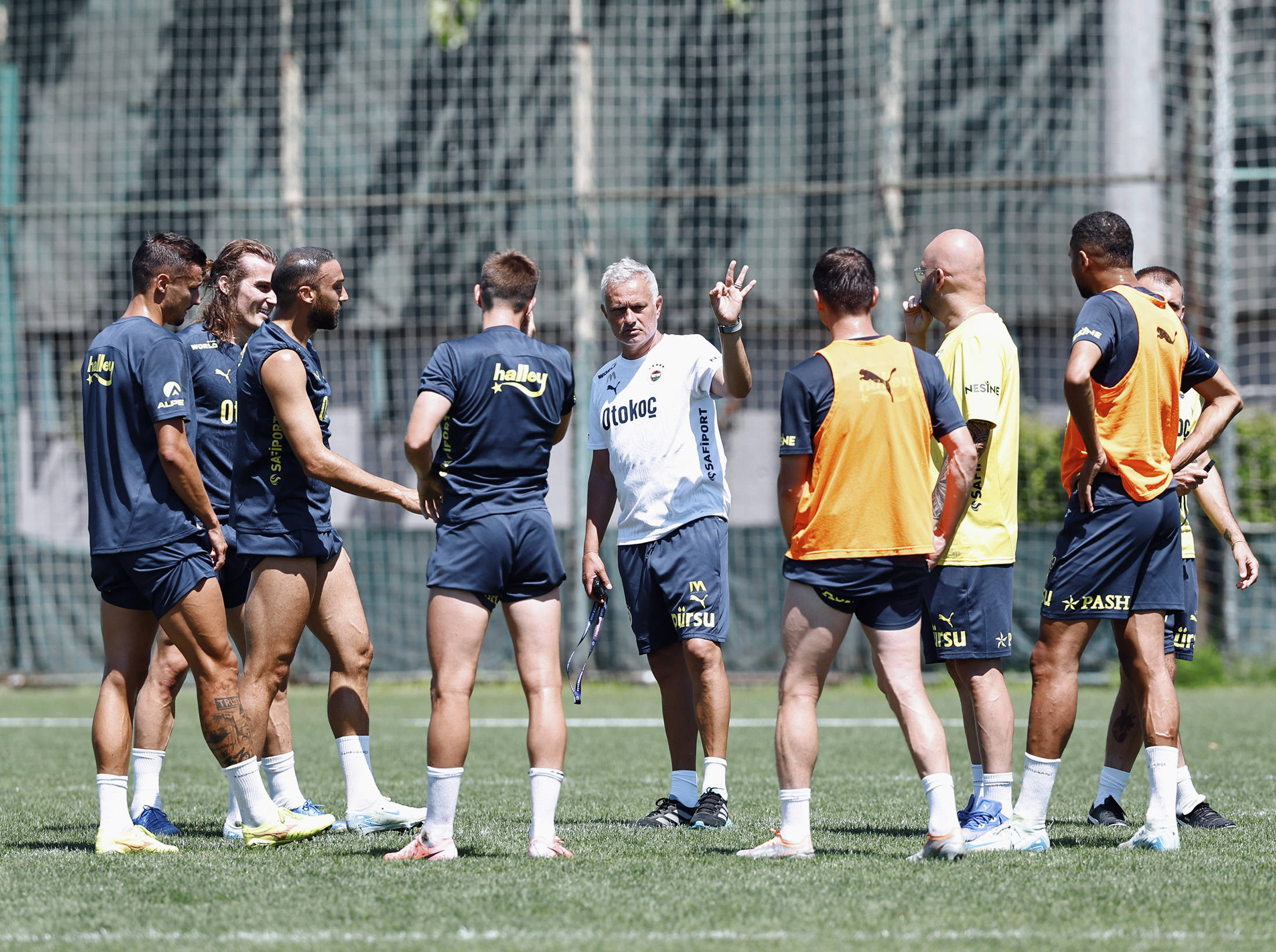 球员们在国际比赛中迎风奋战 球员们在国际比赛中迎风奋战